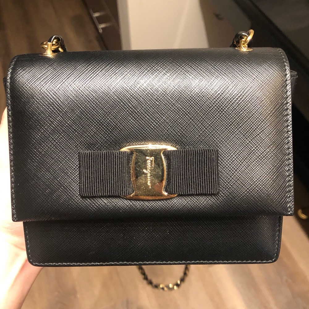 AUTHENTIC Salvatore Ferragamo Ginny Crossbody bag